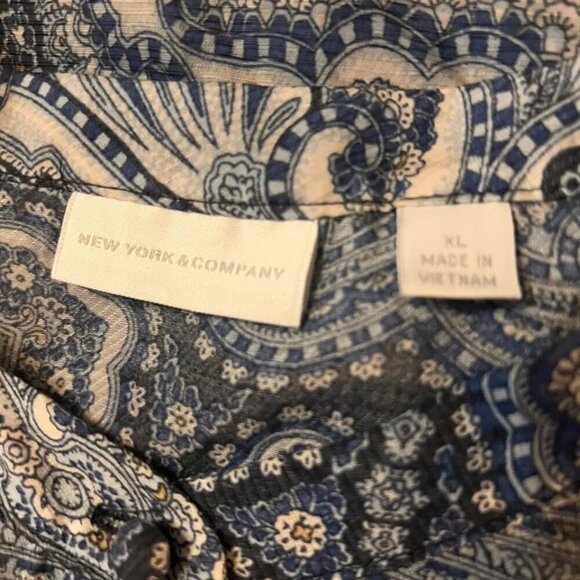 New York & Company. Size XL. Rayon/nylon. Chiffon Border Print. Pullover. B20 - Picture 7 of 7